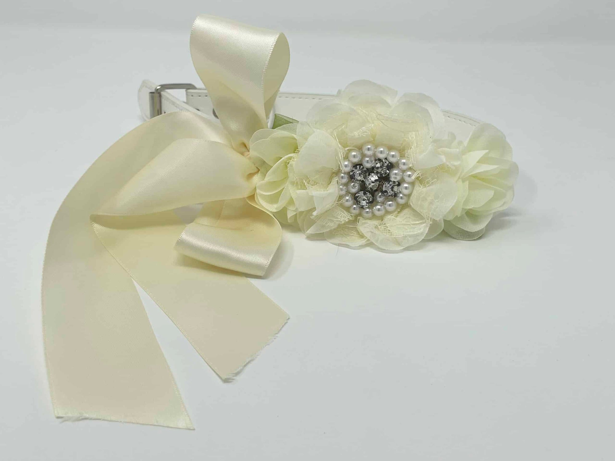 White Dog Collar with Cream Flowers and Rhinestones image 0