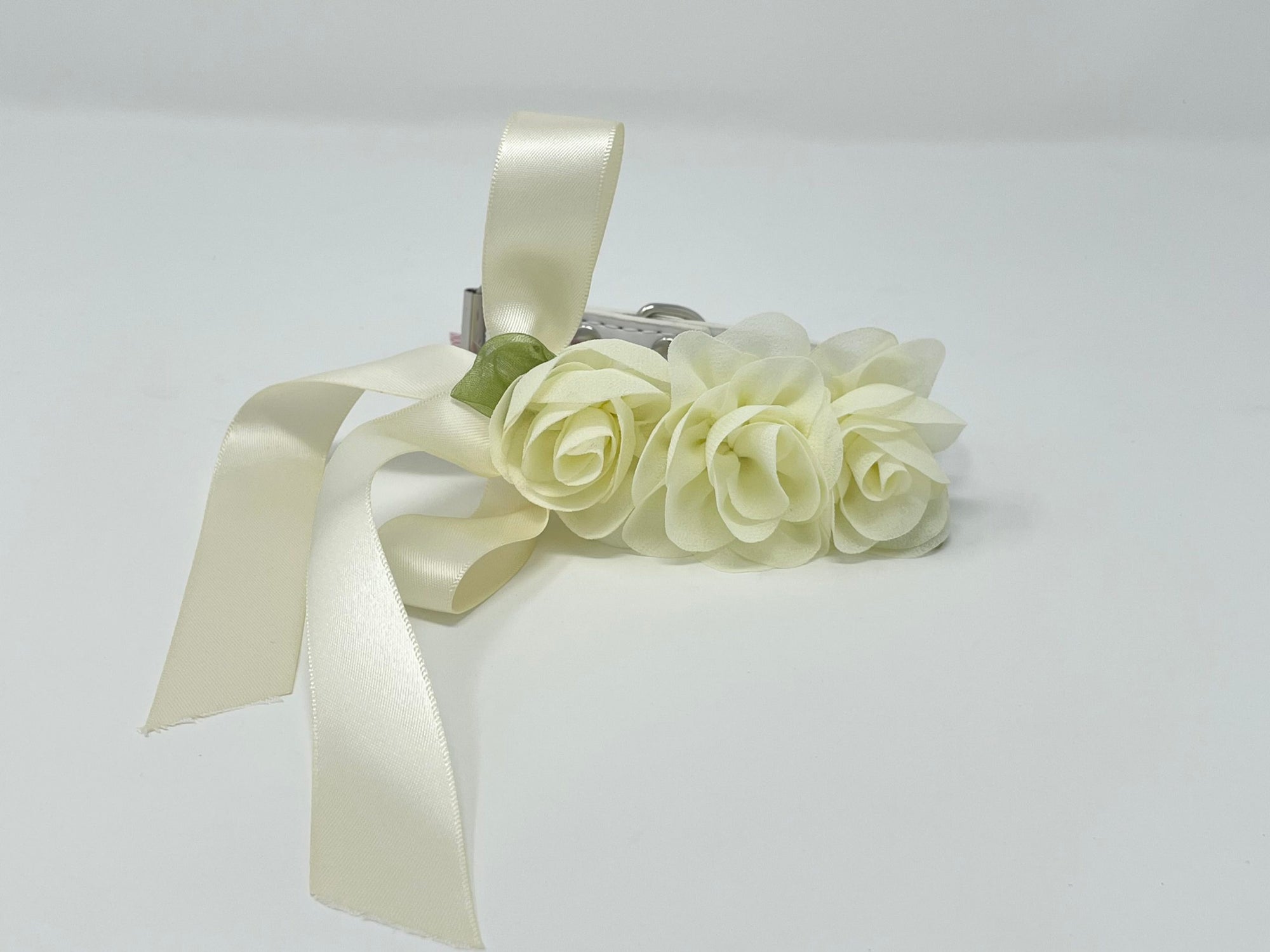 White Dog Collar with Cream Flowers image 0