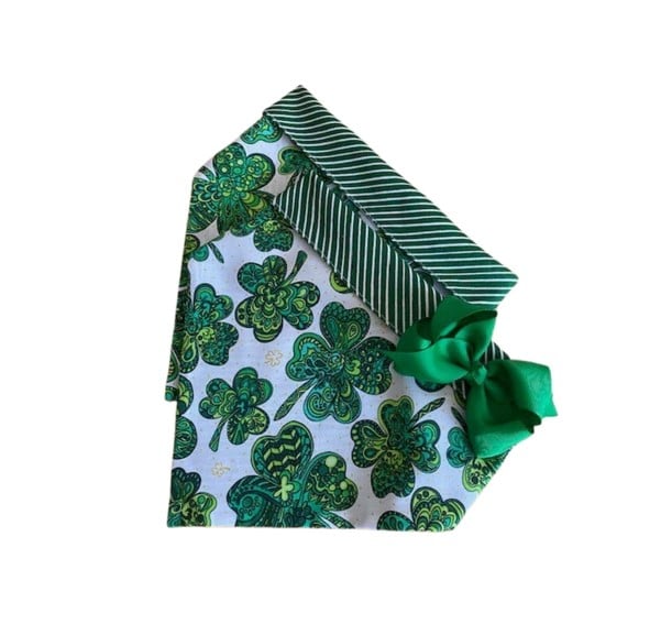 Green Shamrocks on White Dog Bandana without bow image 0