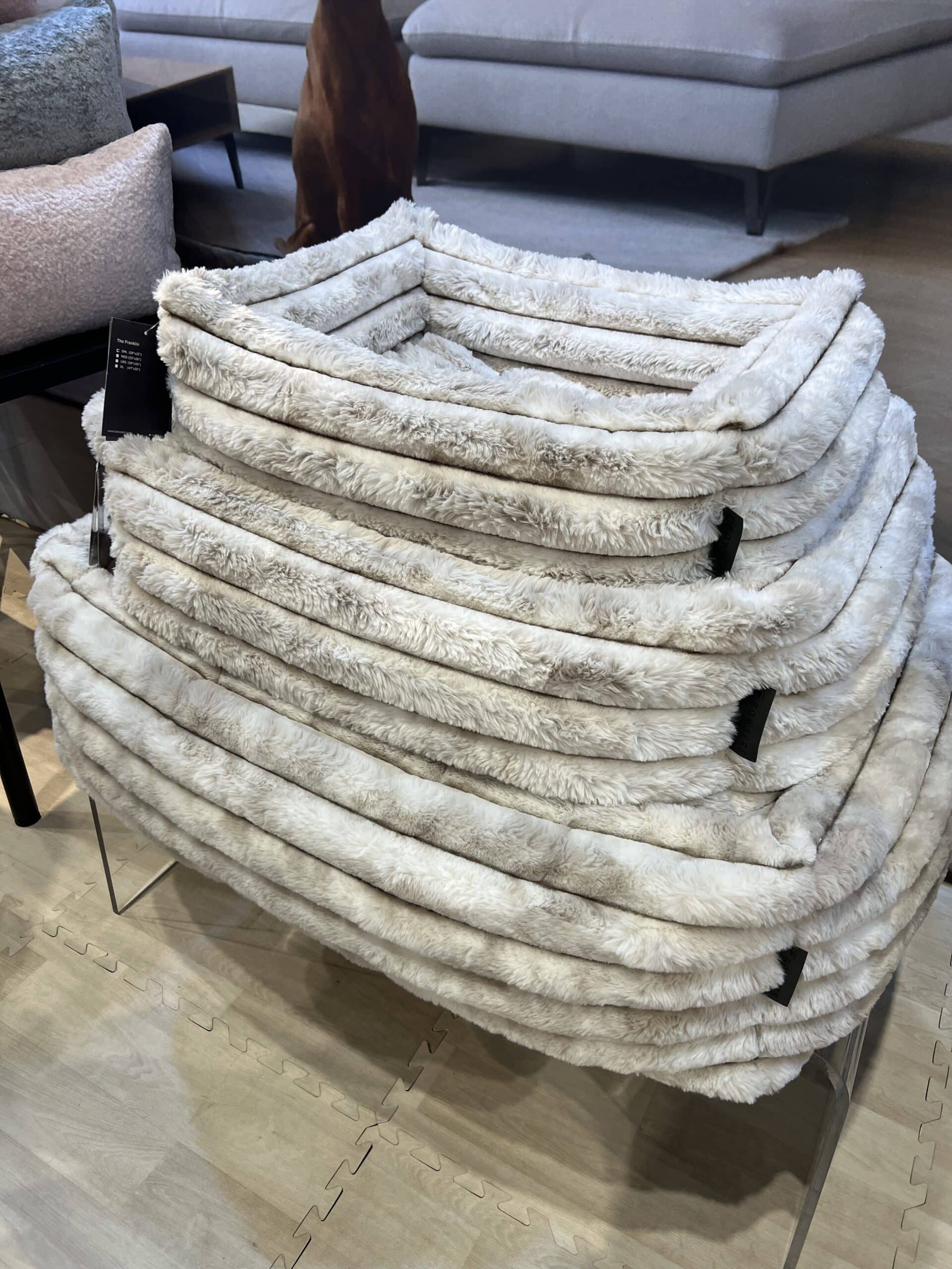The Franklin Himalayan Dog Bed image 1